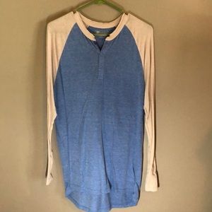 Light weight Henley in heathered blue and cream